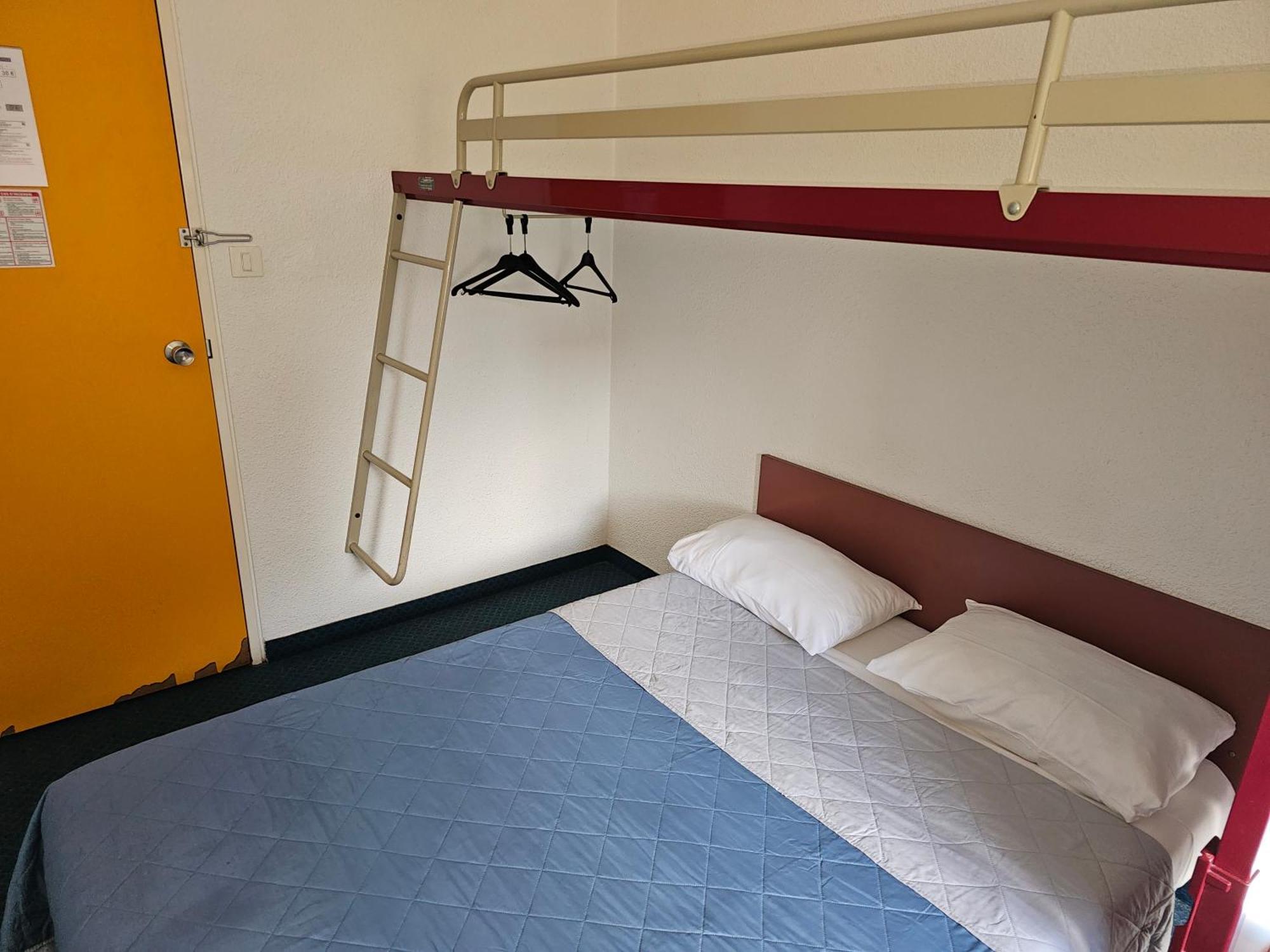 Formul'Eco Hotel Louvroil Bagian luar foto