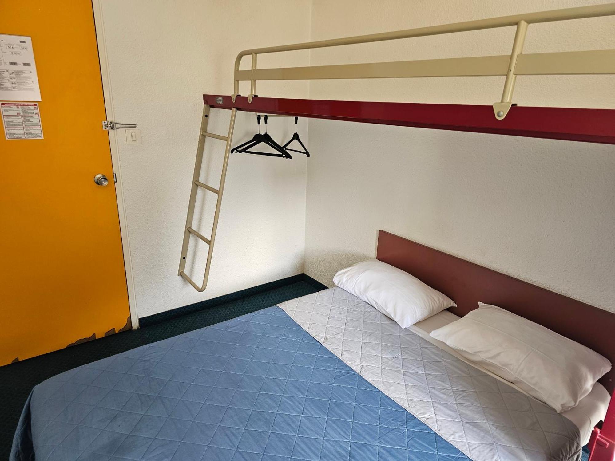 Formul'Eco Hotel Louvroil Bagian luar foto