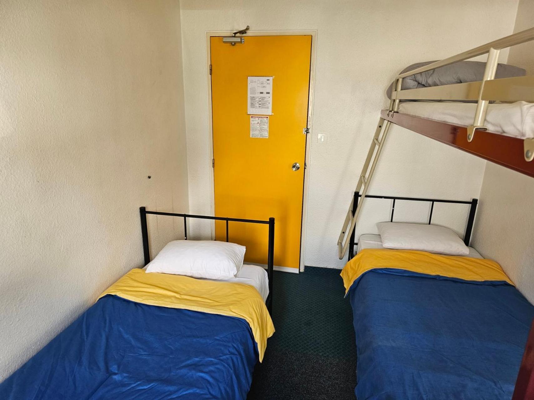 Formul'Eco Hotel Louvroil Bagian luar foto