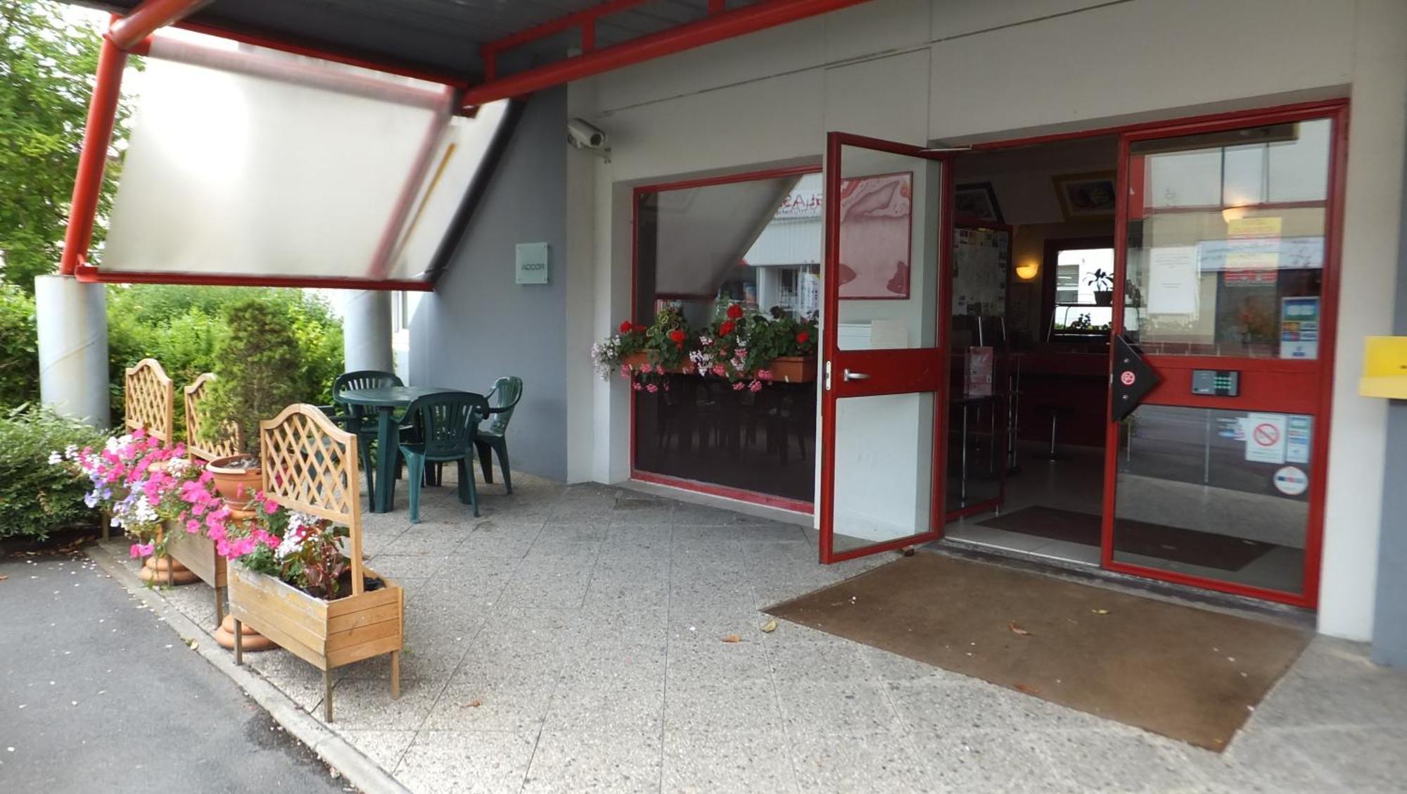 Formul'Eco Hotel Louvroil Bagian luar foto